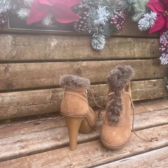 Michael Kors suede leather tan ankle boots with faux fur lining - Picture 10 of 10